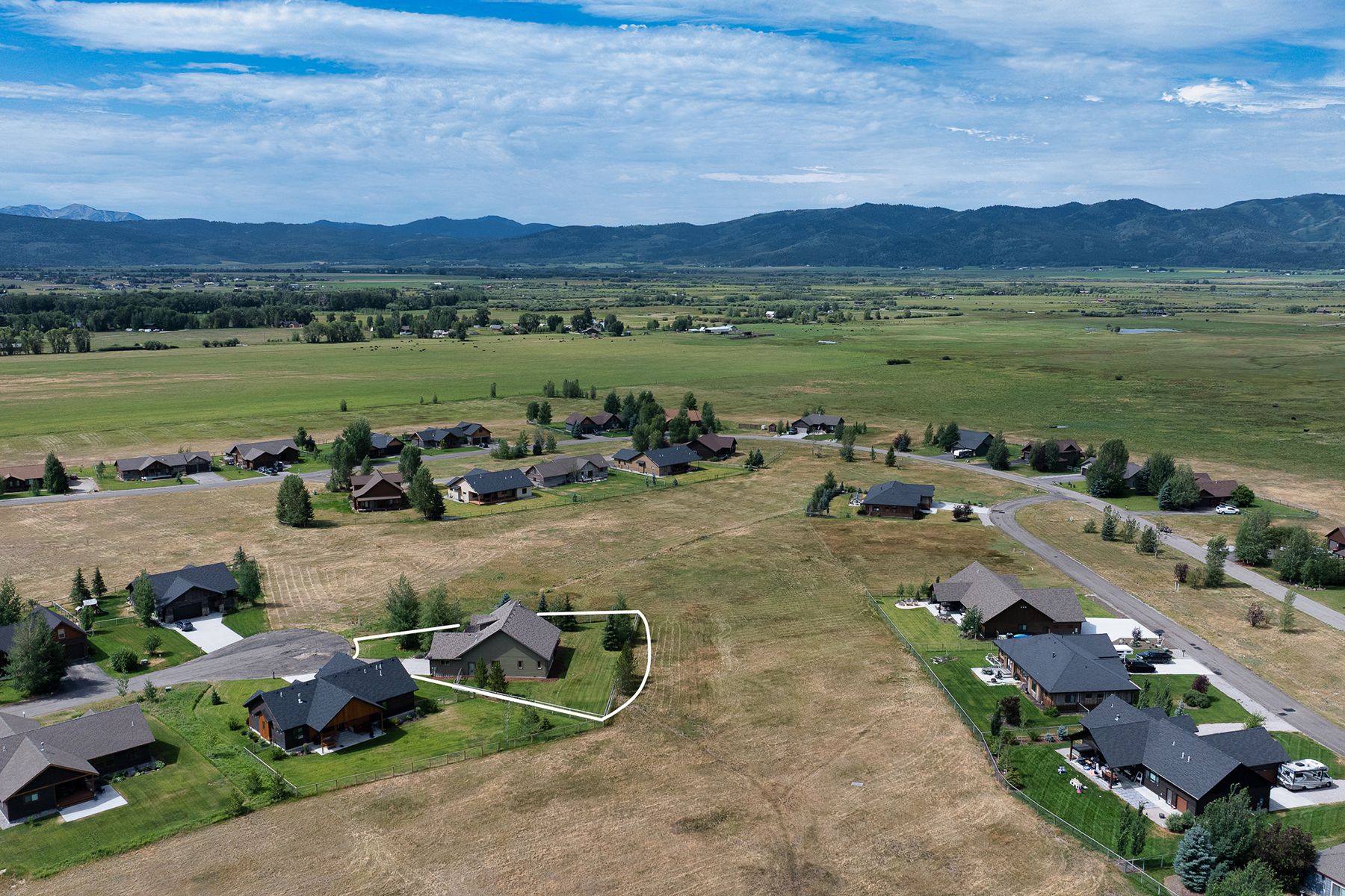  Charming Vaulted-Ceiling Ranch in River Meadows - 物件實景