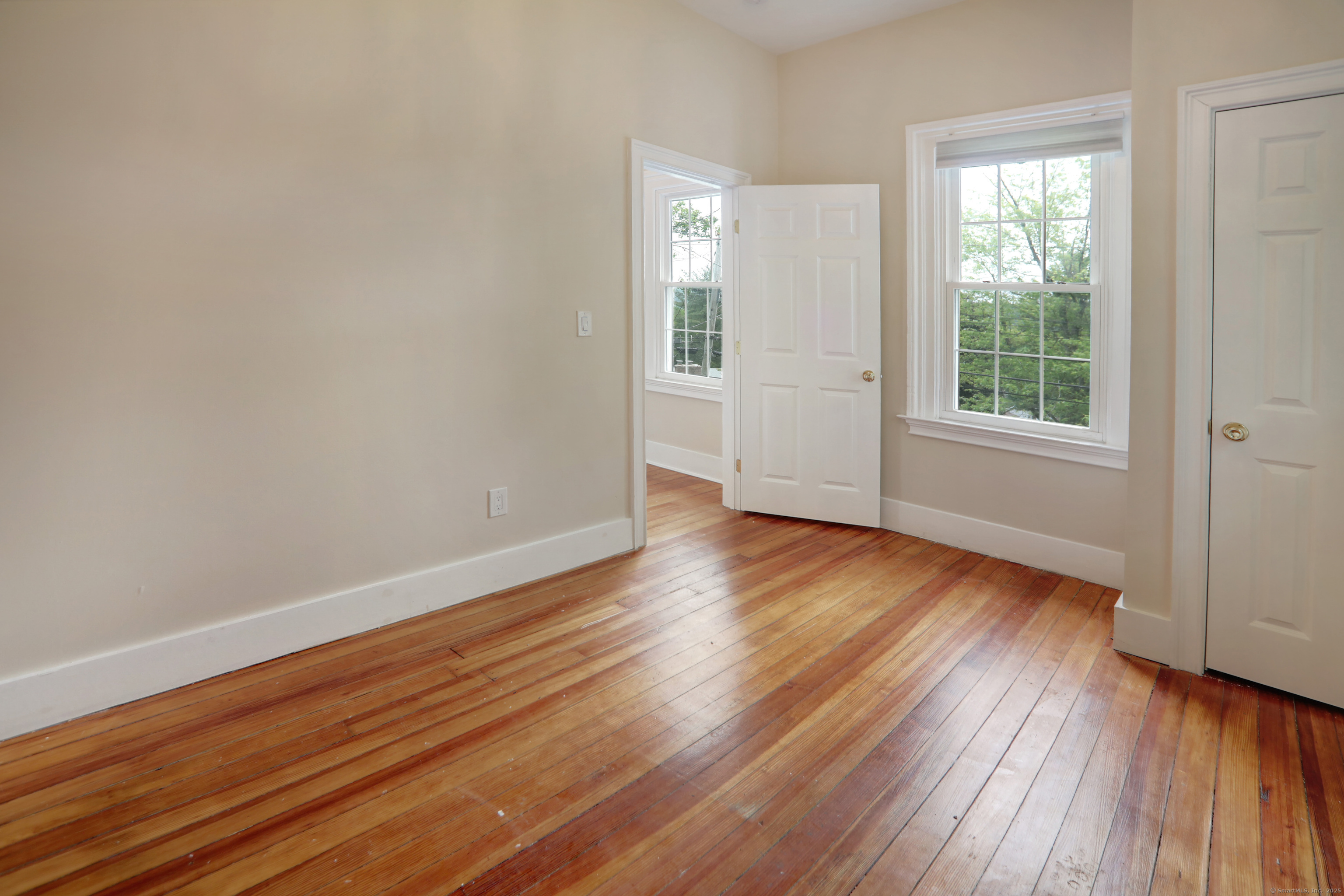 Hamden, Connecticut, 06518, United States, 9 Bedrooms Bedrooms, ,3 BathroomsBathrooms,Residential,For Sale,1940176