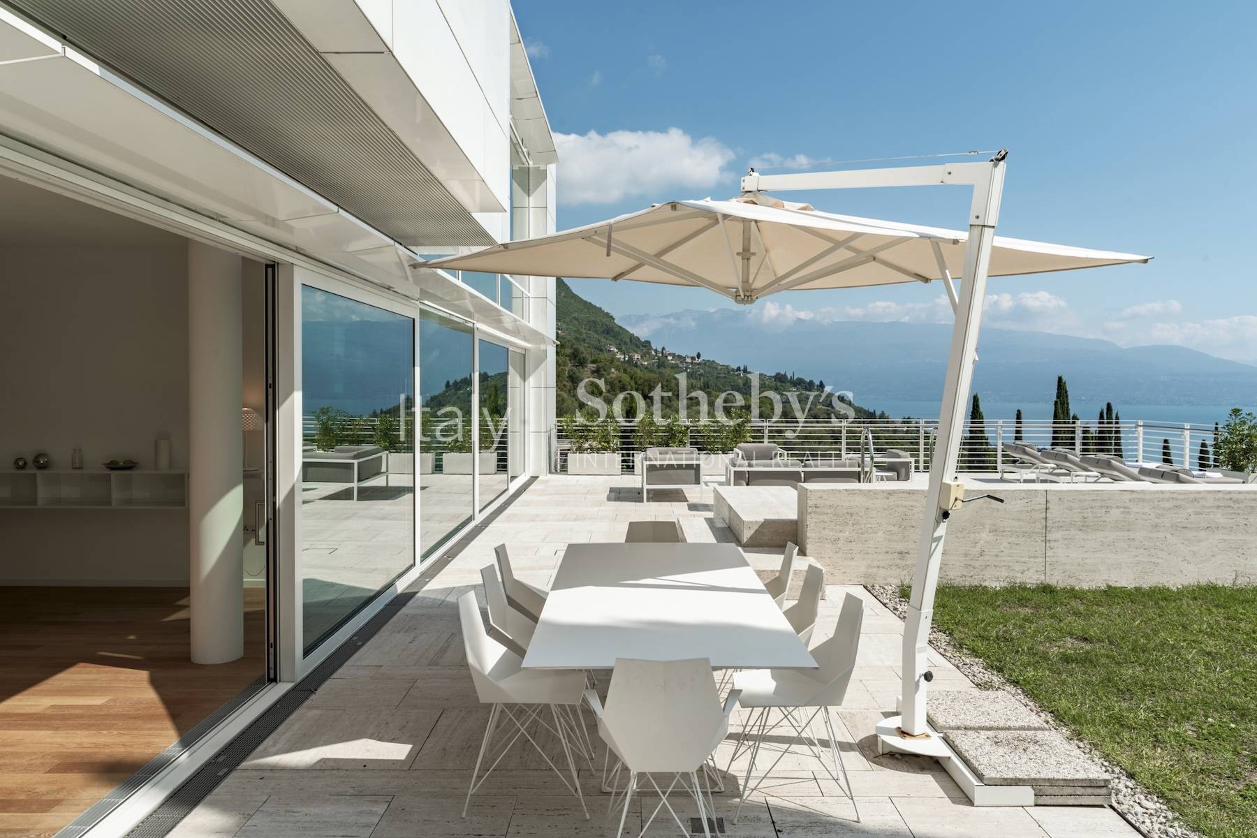  Lake view villa designed by architect Richard Meier - 物件實景