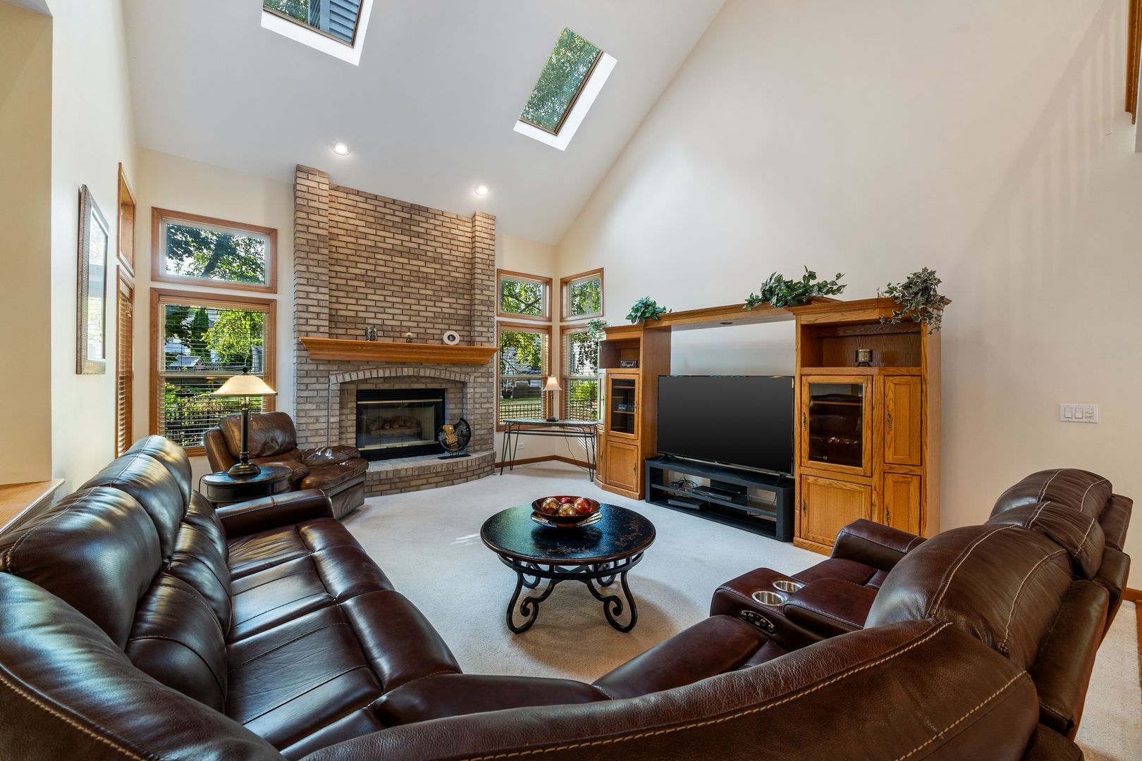 Oswego, Illinois, 60543, United States, 5 Bedrooms Bedrooms, ,4 BathroomsBathrooms,Residential,For Sale,1989652