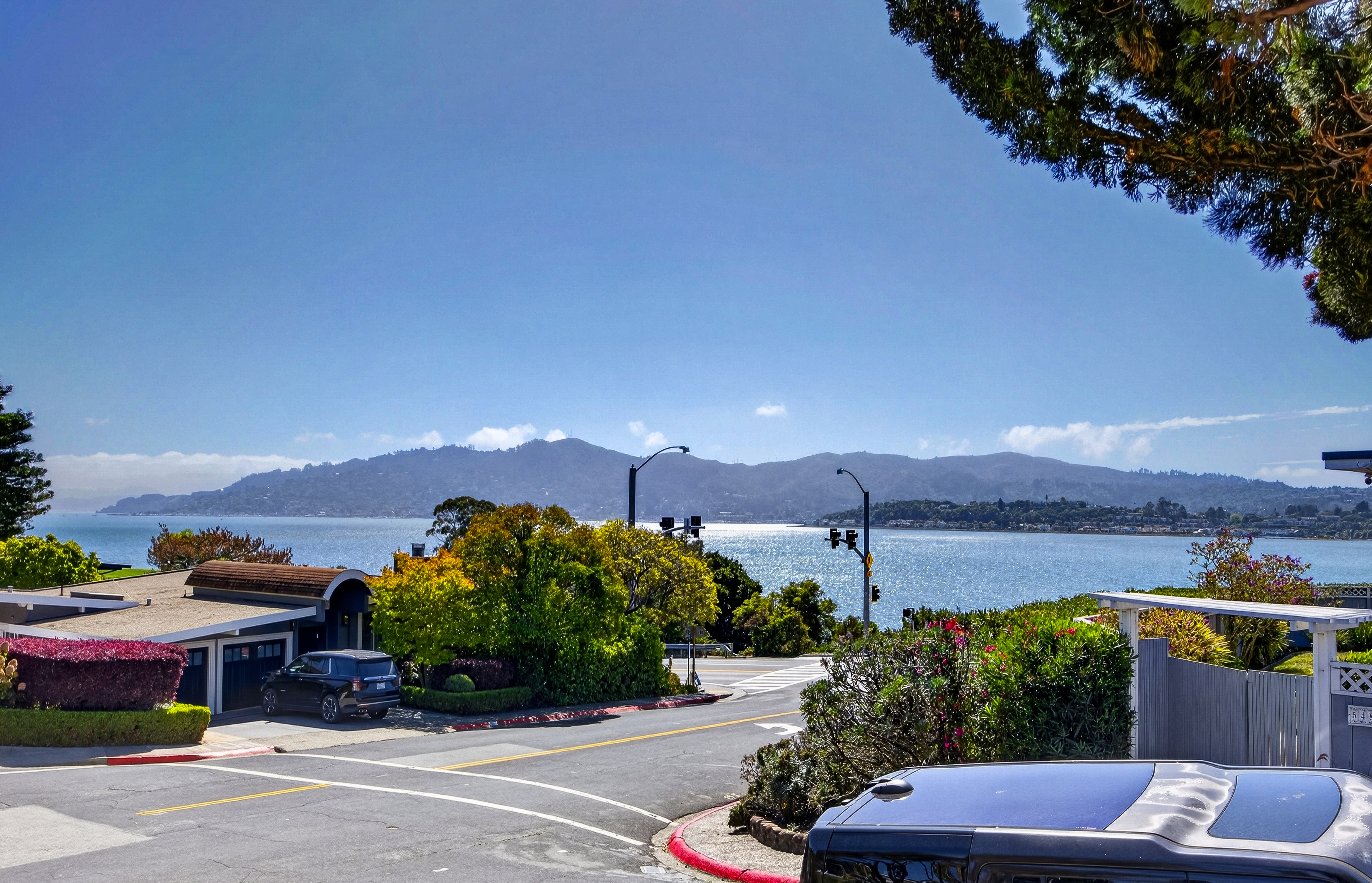  Mid-Century Character. Bay Views. A Rare Tiburon Opportunity - 物件實景