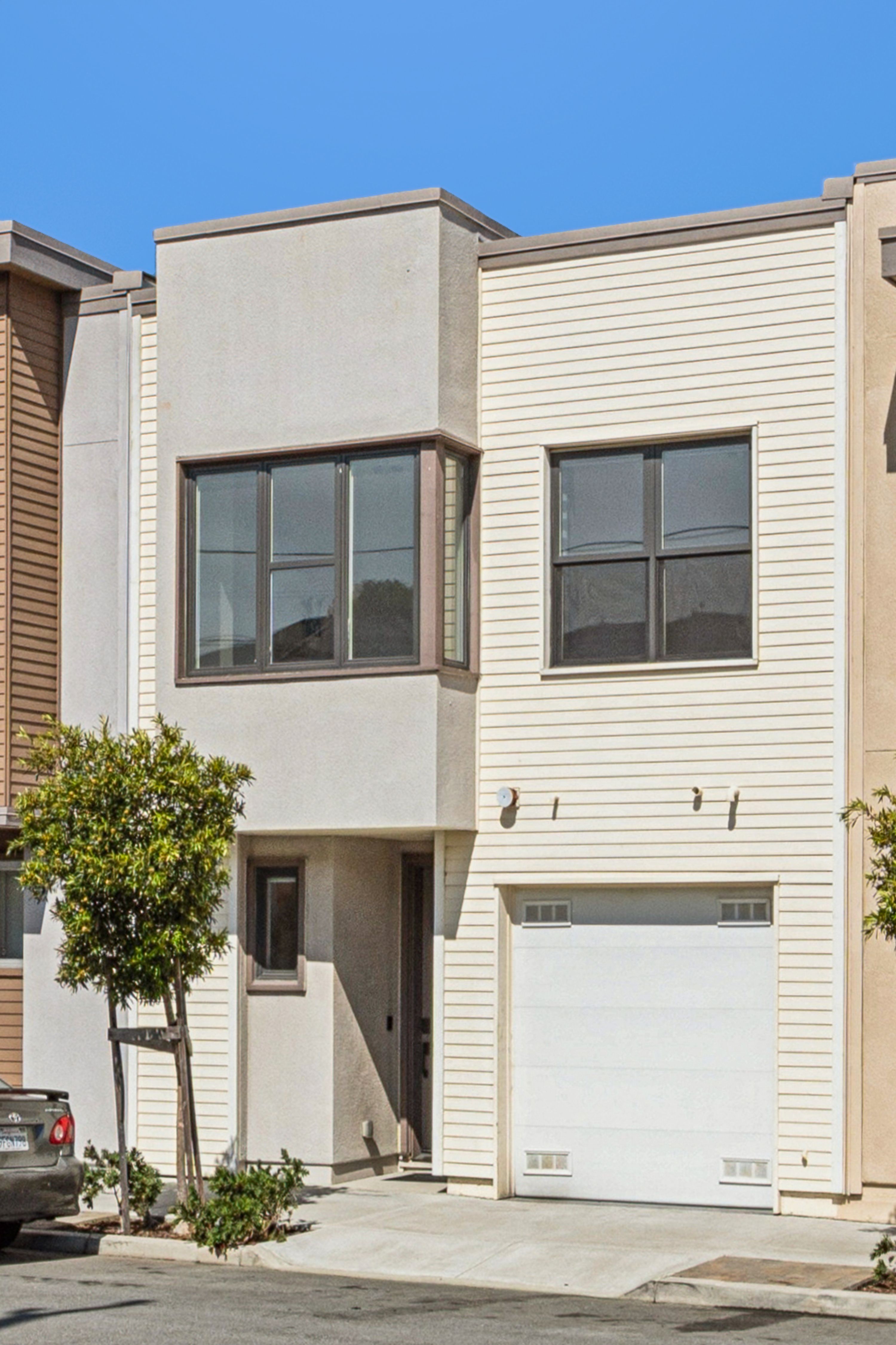 Modern Portola with Attached Garage - 物件實景