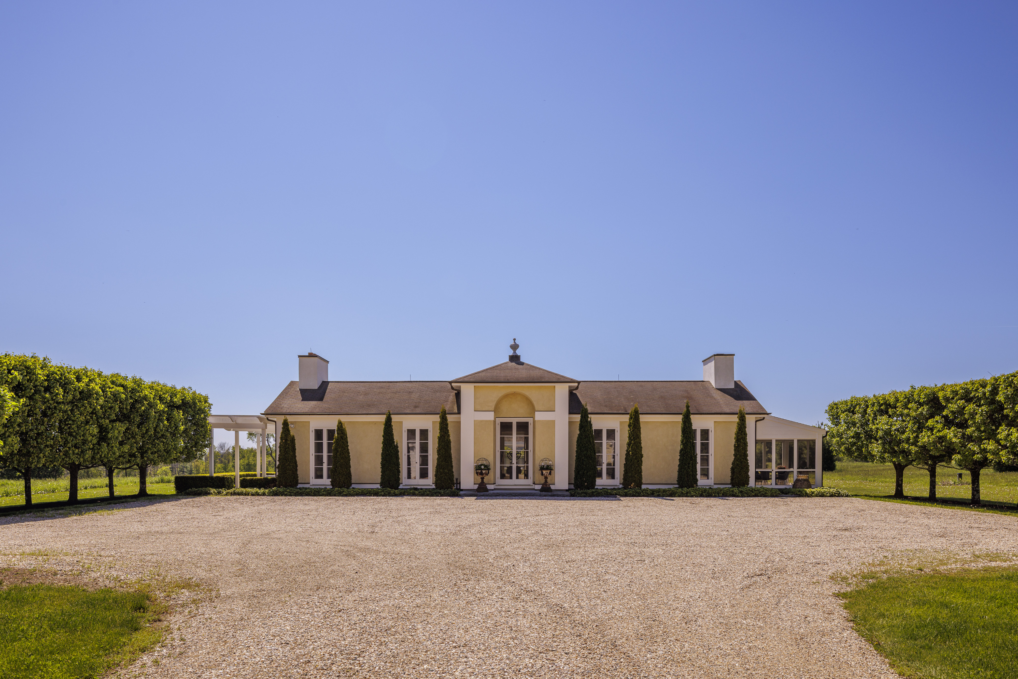  Exquisite Contemporary Neoclassical Villa on Seven Acres with Sweeping Rural Vie - 物件實景