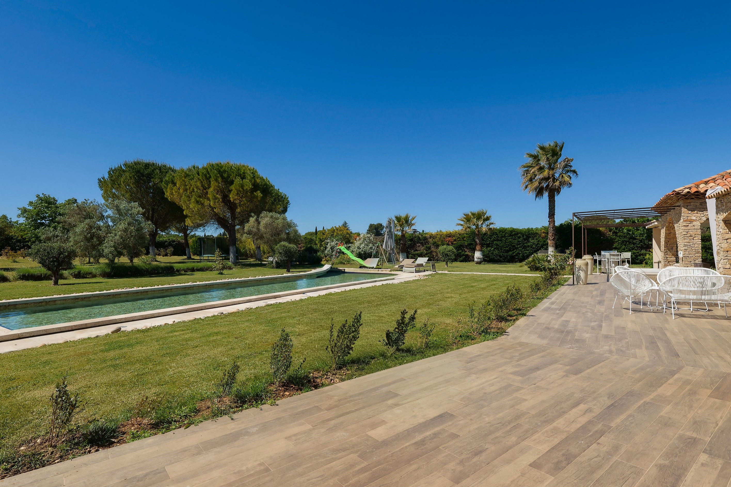 PUYRICARD – Elegant single-storey 350 sqm property with swimming pool and guest… - 物件實景