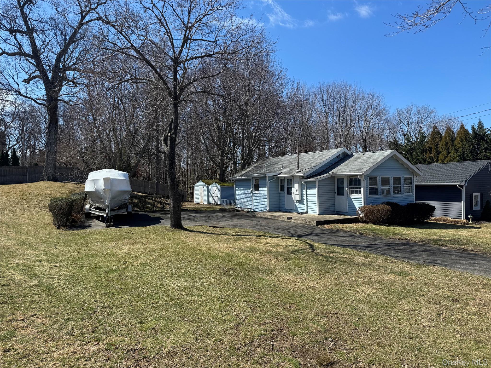 Cedar Dr, Miller Place, NY 11764