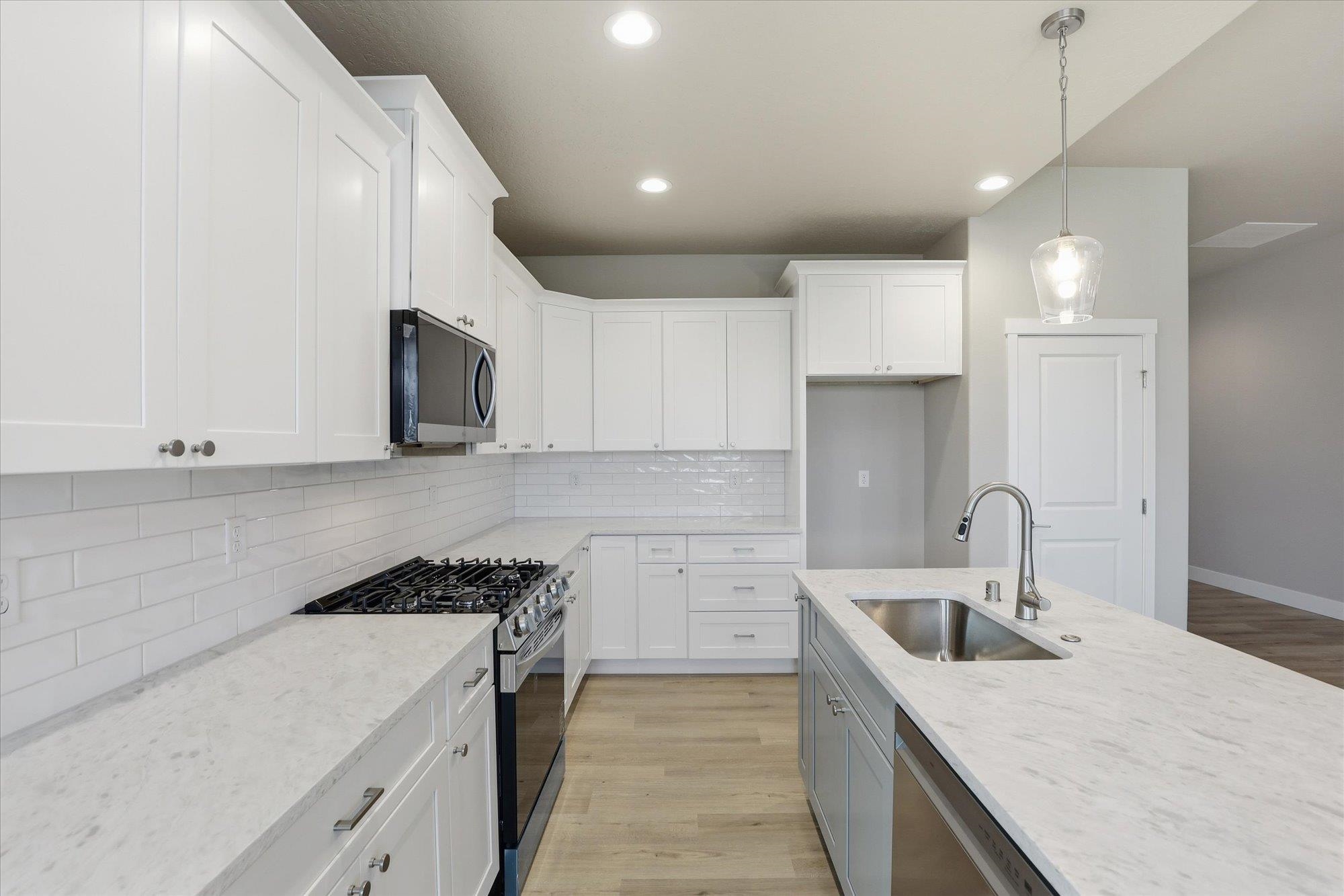 Deer Park, Washington, 99006, United States, 3 Bedrooms Bedrooms, ,2 BathroomsBathrooms,Residential,For Sale,1994775