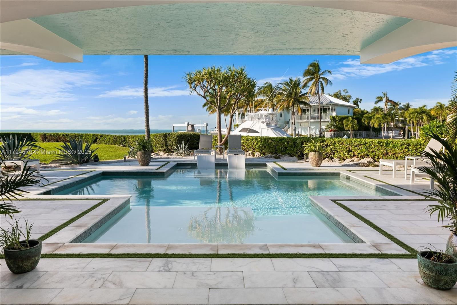 Islamorada, Florida, 33036, United States, 6 Bedrooms Bedrooms, ,4 BathroomsBathrooms,Residential,For Sale,1932543