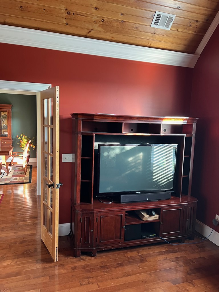Ellijay, Georgia, 30536, United States, 4 Bedrooms Bedrooms, ,4 BathroomsBathrooms,Residential,For Sale,1876952