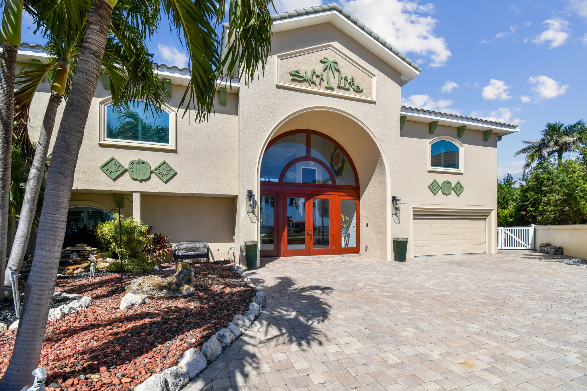 Madeira Beach, Florida, 33708, United States, 6 Bedrooms Bedrooms, ,6 BathroomsBathrooms,Residential,For Sale,1975666