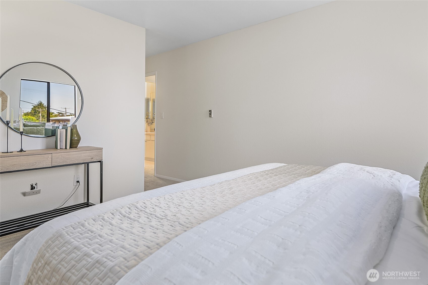 Seattle, Washington, 98199, United States, 2 Bedrooms Bedrooms, ,2 BathroomsBathrooms,Residential,For Sale,1848427