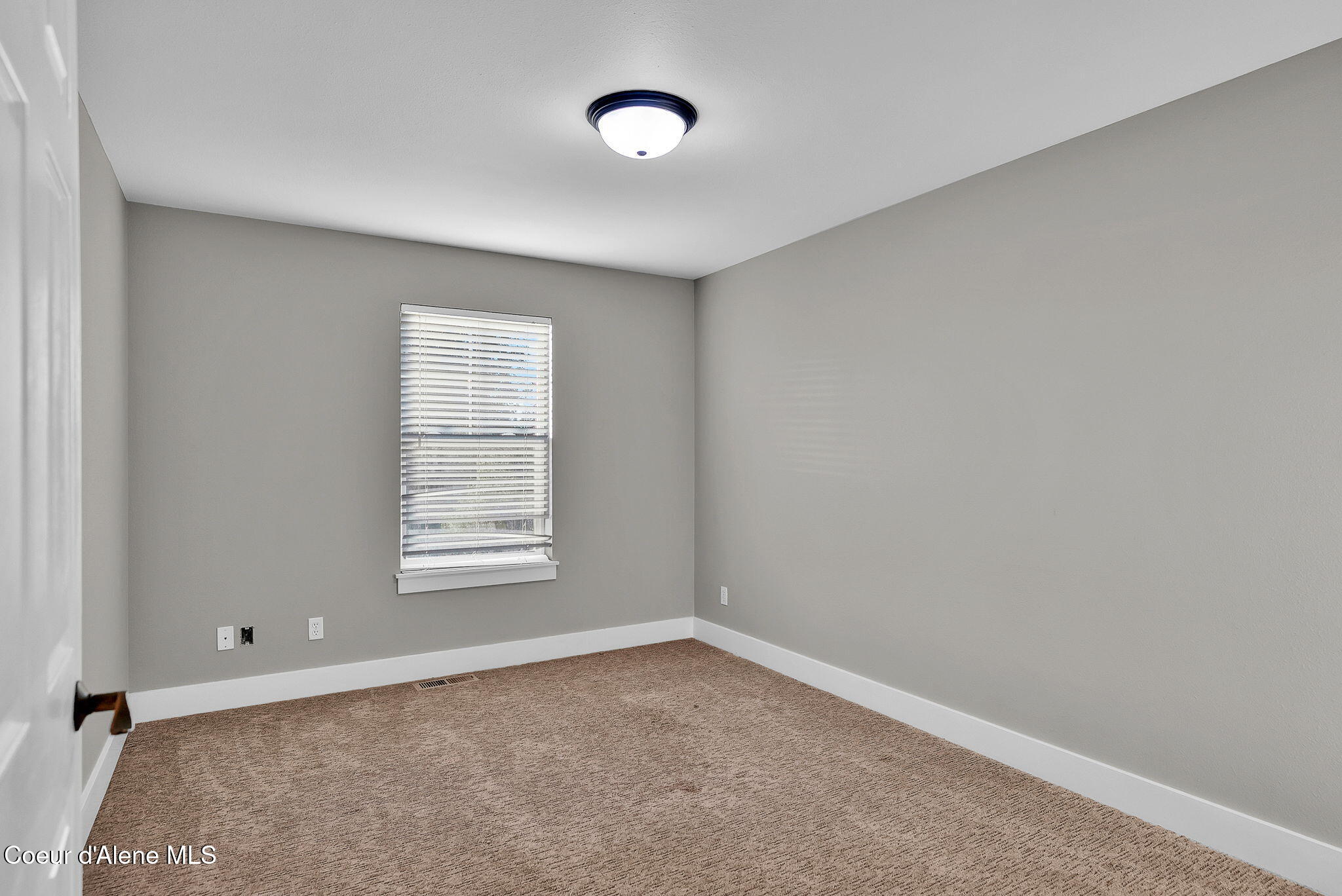 Coeur D'alene, Idaho, 83815, United States, 3 Bedrooms Bedrooms, ,2 BathroomsBathrooms,Residential,For Sale,1965651