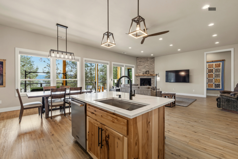 KLAMATH FALLS, Oregon, 97601, United States, 4 Bedrooms Bedrooms, ,3 BathroomsBathrooms,Residential,For Sale,2044065