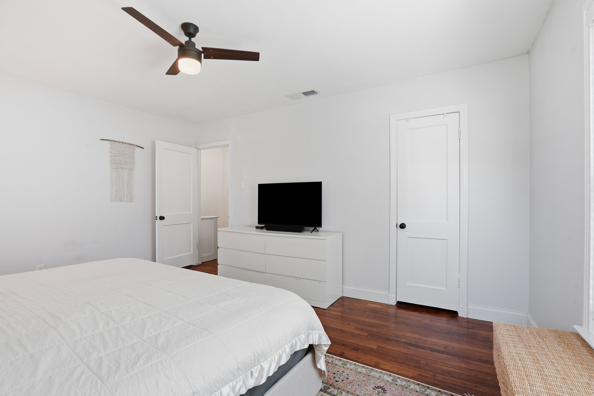  Rare Corner Unit Overlooking the Greenbelt in Sought-After Bordeaux Village - 物件實景