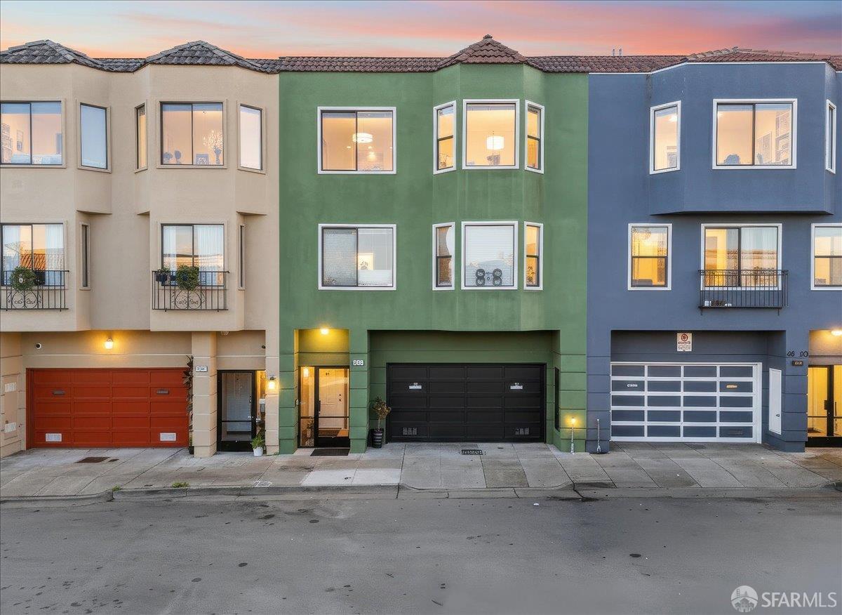 San Francisco, California, 94124, United States, 3 Bedrooms Bedrooms, ,2 BathroomsBathrooms,Residential,For Sale,2001801