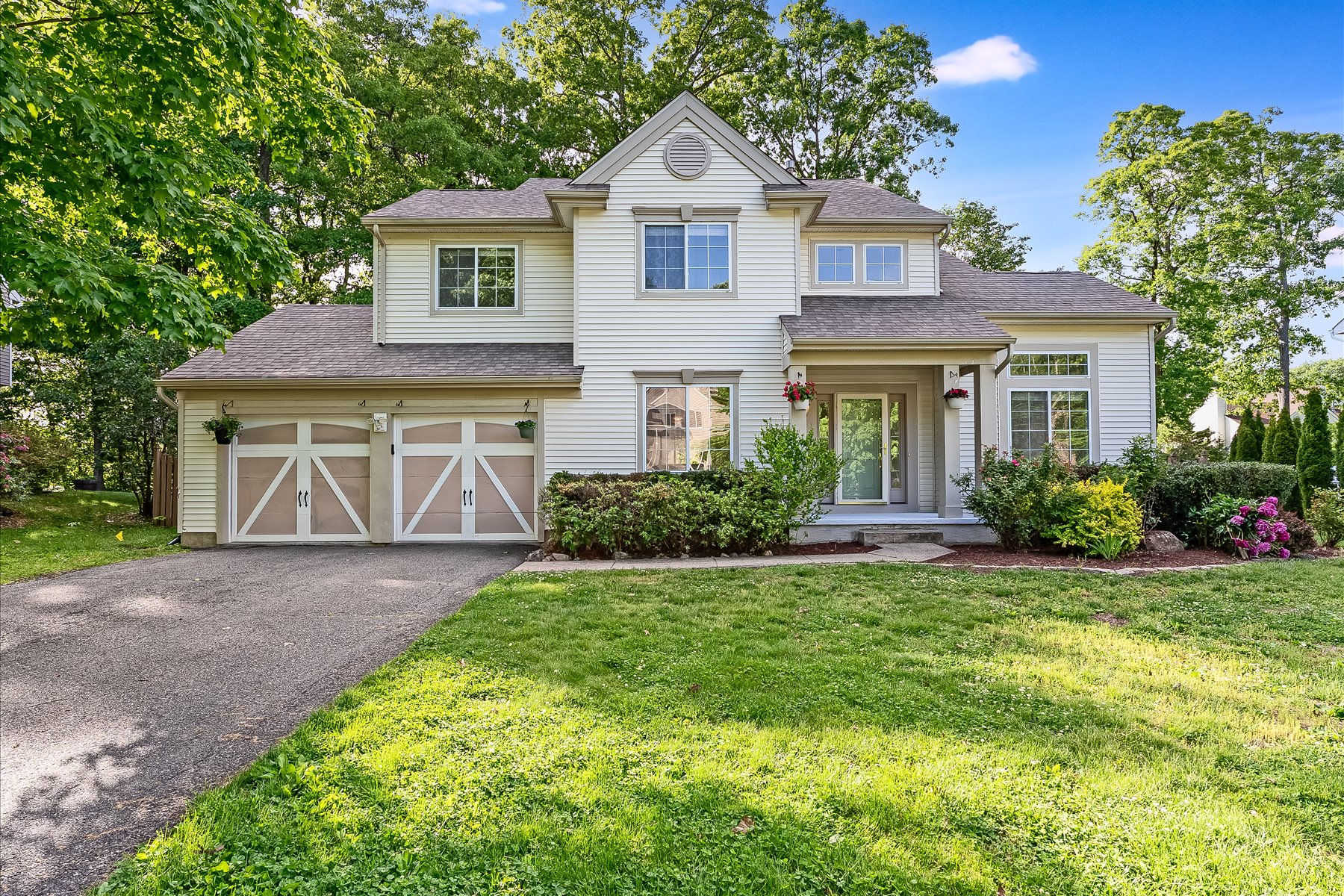  ?Country Oaks? Colonial Home Provides Comfort and Space in a Great Location - 物件實景
