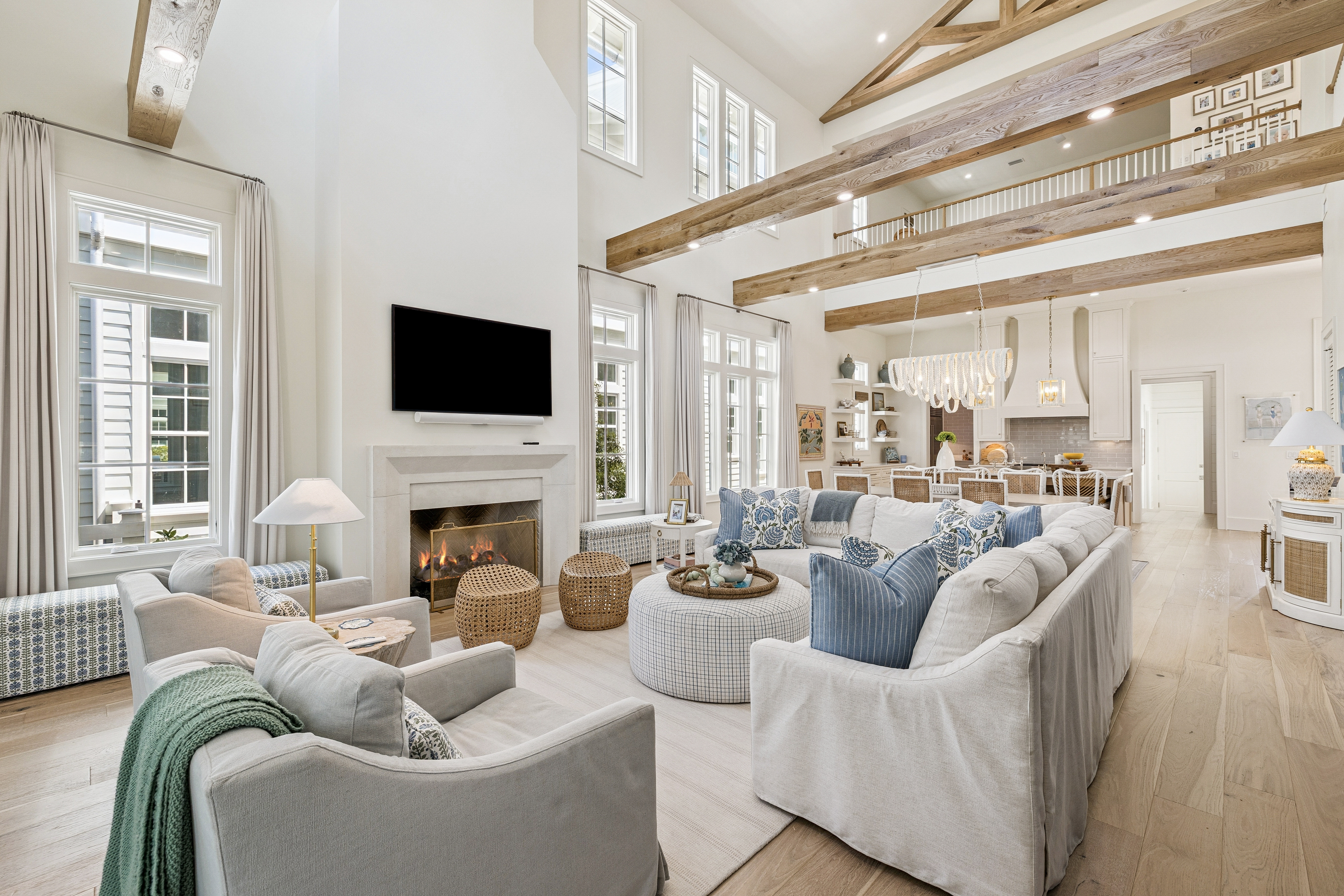  Refined Coastal Residence With Designer Interiors And Exceptional Craftsmanship - 物件實景