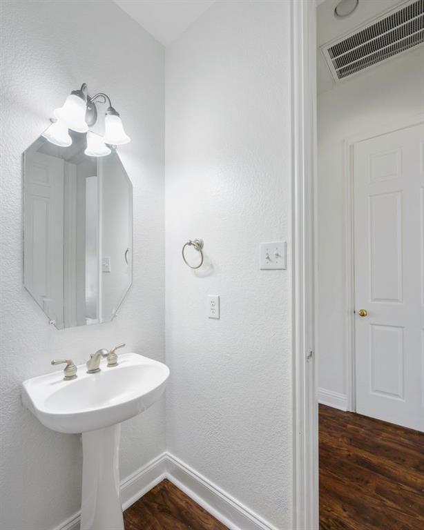 Irving, Texas, 75063, United States, 4 Bedrooms Bedrooms, ,3 BathroomsBathrooms,Residential,For Sale,1874227