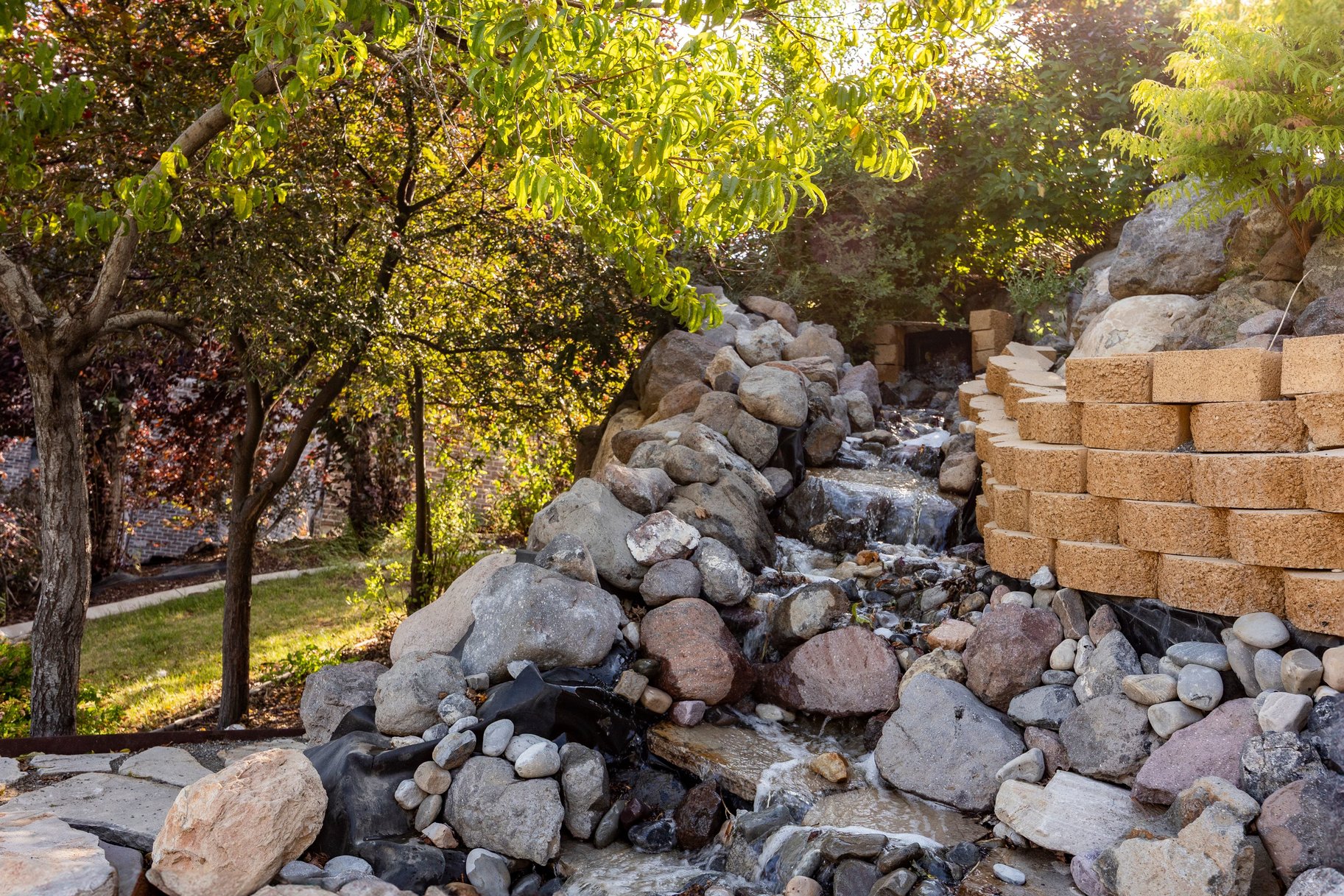  Mountain Views, Trail Access & Luxury East Bench Living - 物件實景