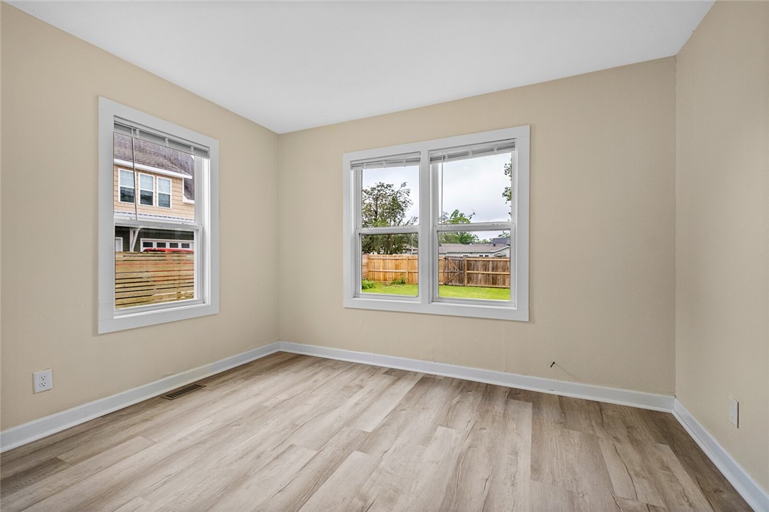 Bentonville, Arkansas, 72712, United States, 2 Bedrooms Bedrooms, ,1 BathroomBathrooms,Residential,For Sale,1793359