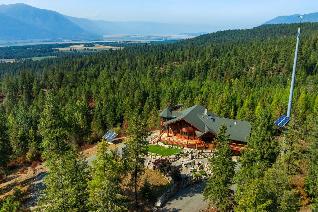 Bonners Ferry, Idaho, 83805, United States, 3 Bedrooms Bedrooms, ,4 BathroomsBathrooms,Residential,For Sale,1984473