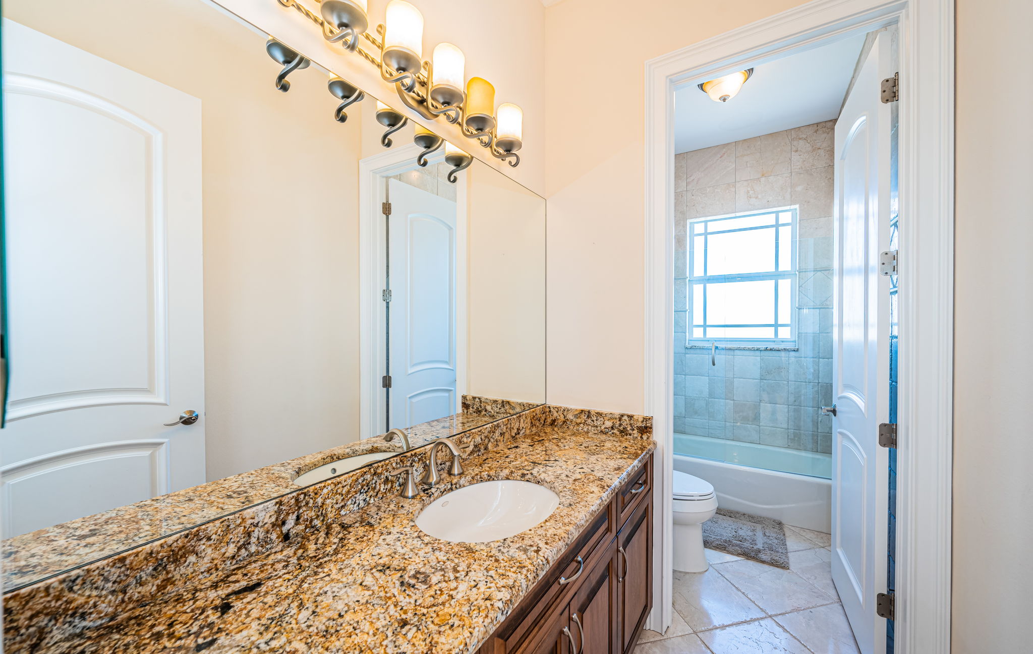 St Petersburg, Florida, 33707, United States, 5 Bedrooms Bedrooms, ,5 BathroomsBathrooms,Residential,For Sale,2006025