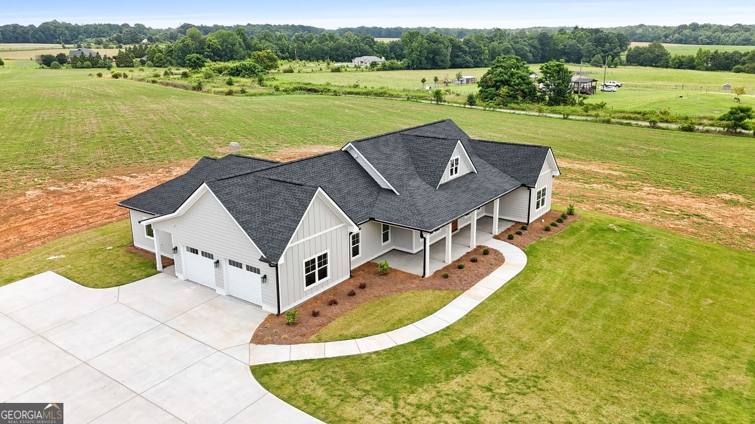 Barnesville, Georgia, 30204, United States, 4 Bedrooms Bedrooms, ,3 BathroomsBathrooms,Residential,For Sale,1858956