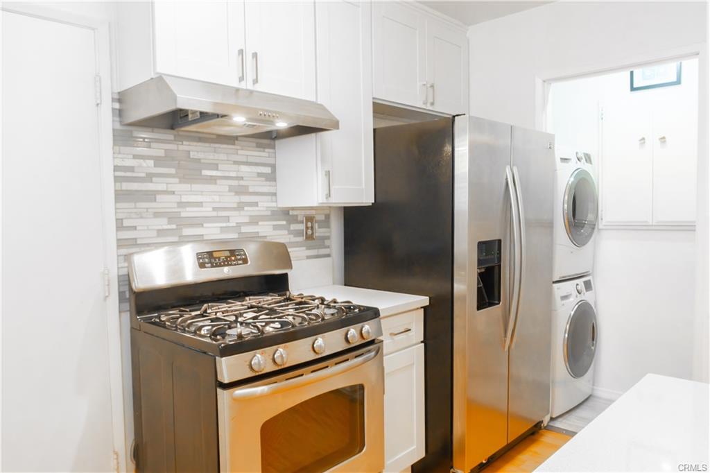 Los Angeles, California, 90016, United States, 2 Bedrooms Bedrooms, ,2 BathroomsBathrooms,Residential,For Sale,1930666