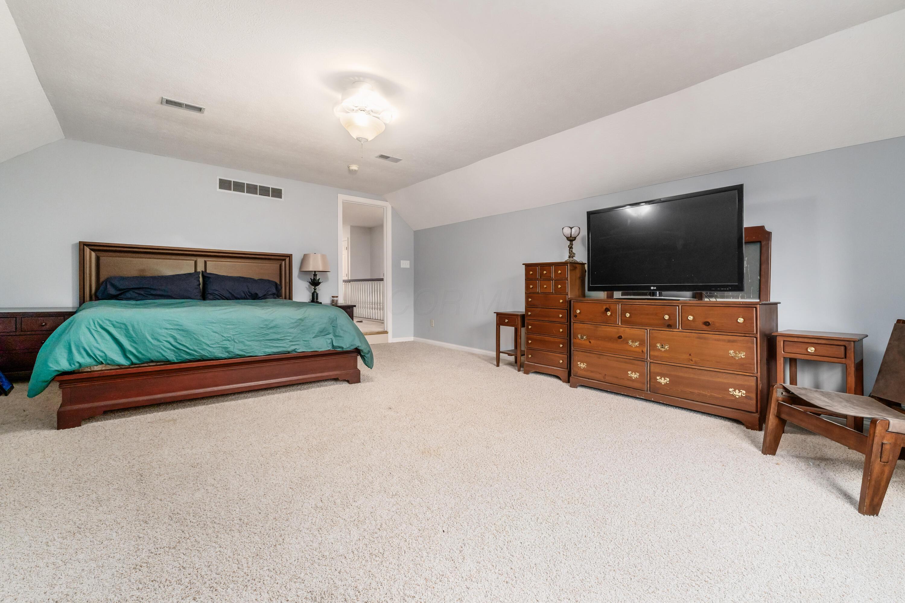 Blacklick, Ohio, 43004, United States, 5 Bedrooms Bedrooms, ,6 BathroomsBathrooms,Residential,For Sale,1895404