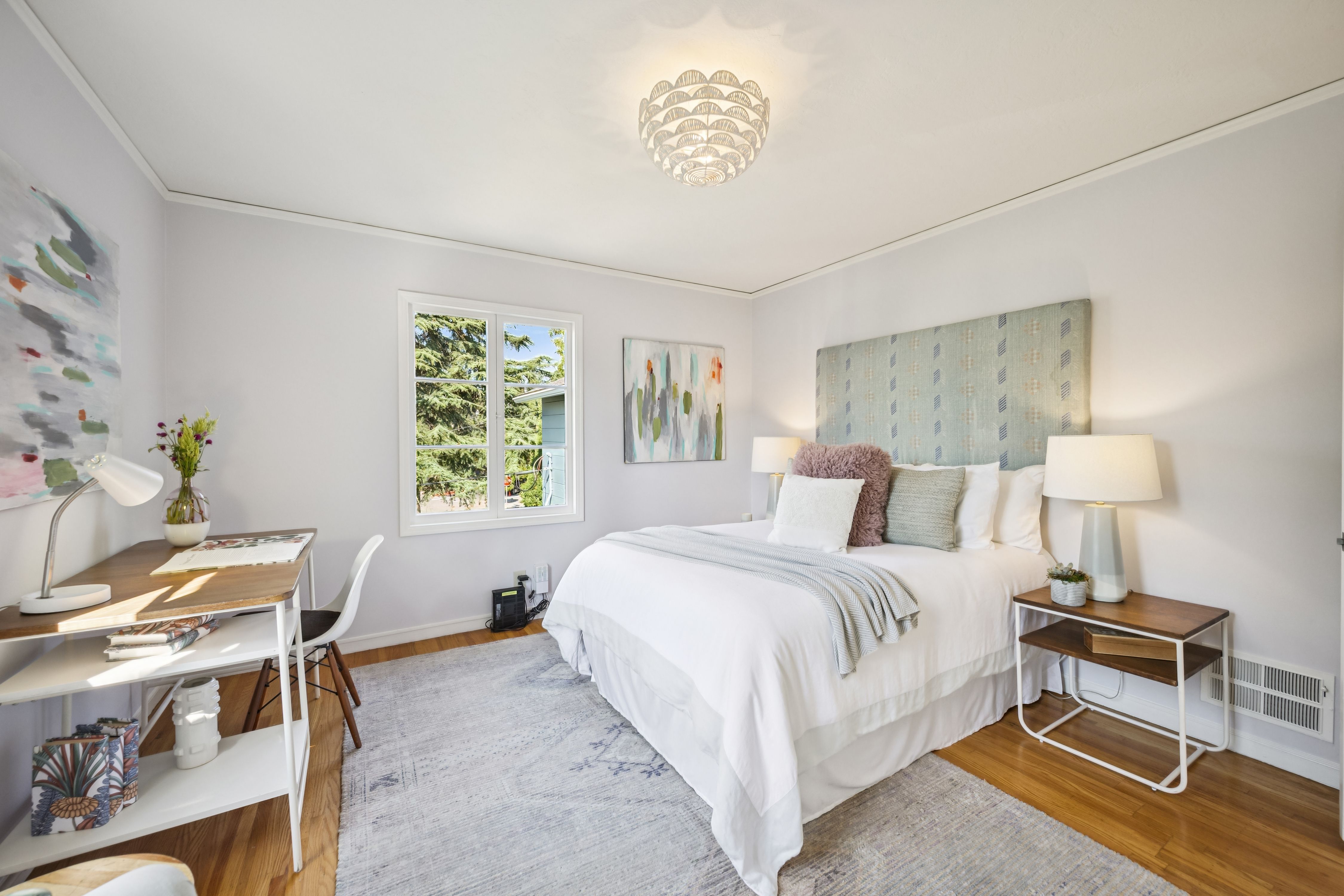  Spacious Corner-Lot Residence Offering Flexible Living Near Lake Merritt - 物件實景