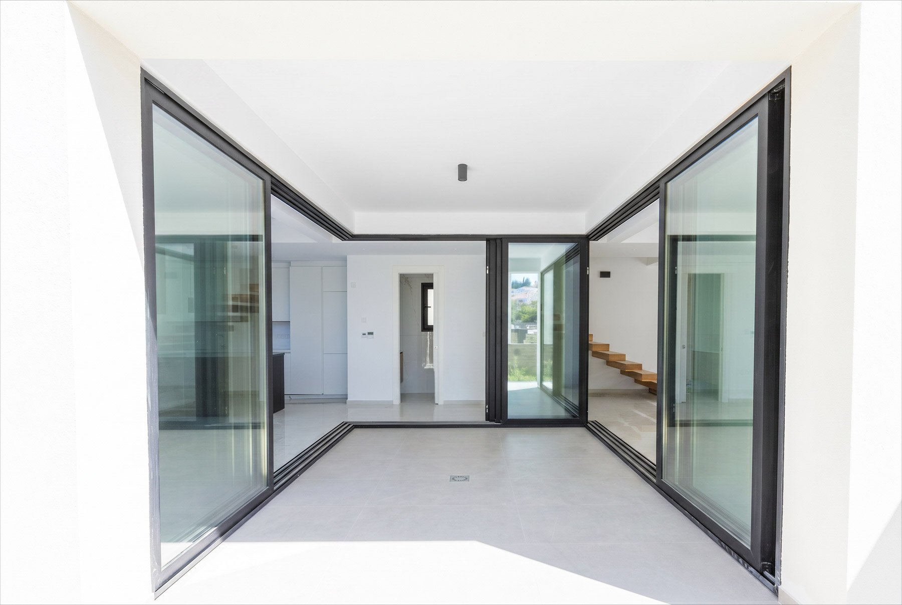  Three-Bedroom Villa with Rooftop Sea Views in a Gated Complex in Chlorakas - 物件實景