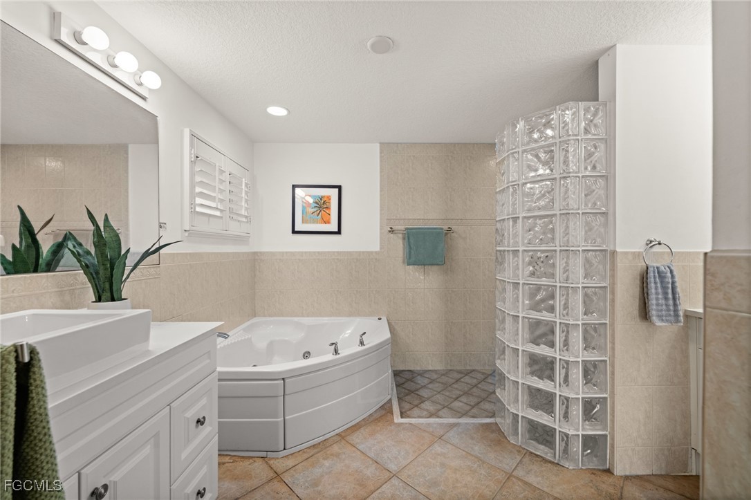Cape Coral, Florida, 33904, United States, 3 Bedrooms Bedrooms, ,2 BathroomsBathrooms,Residential,For Sale,2005911