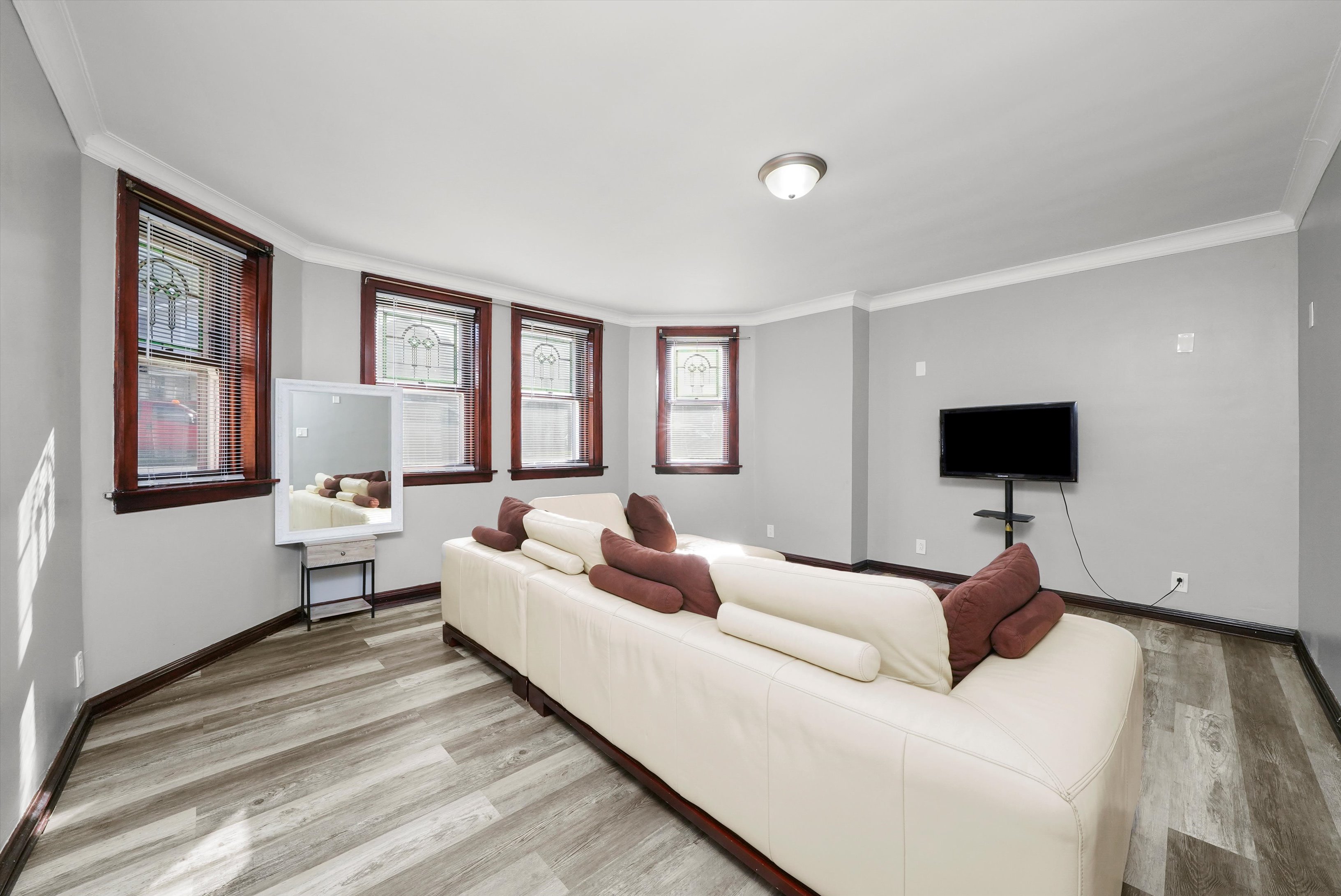 Chicago, Illinois, 60639, United States, 8 Bedrooms Bedrooms, ,3 BathroomsBathrooms,Residential,For Sale,1986101