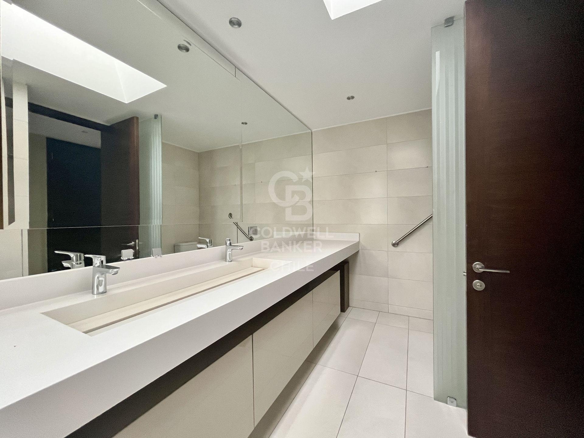Vitacura, Chile, 3 Bedrooms Bedrooms, ,4 BathroomsBathrooms,Residential,For Sale,1849971