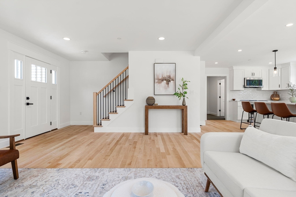 Haverhill, Massachusetts, 01832, United States, 3 Bedrooms Bedrooms, ,4 BathroomsBathrooms,Residential,For Sale,1827330