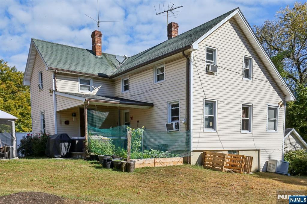 Ridgewood, New Jersey, 07450, United States, 3 Bedrooms Bedrooms, ,2 BathroomsBathrooms,Residential,For Sale,1988211