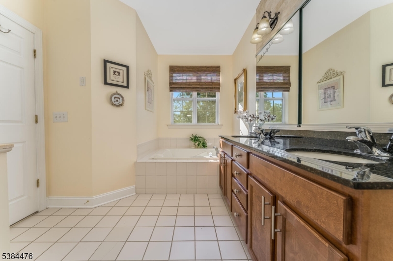 Franklin Twp., New Jersey, 08873, United States, 2 Bedrooms Bedrooms, ,2 BathroomsBathrooms,Residential,For Sale,1950649