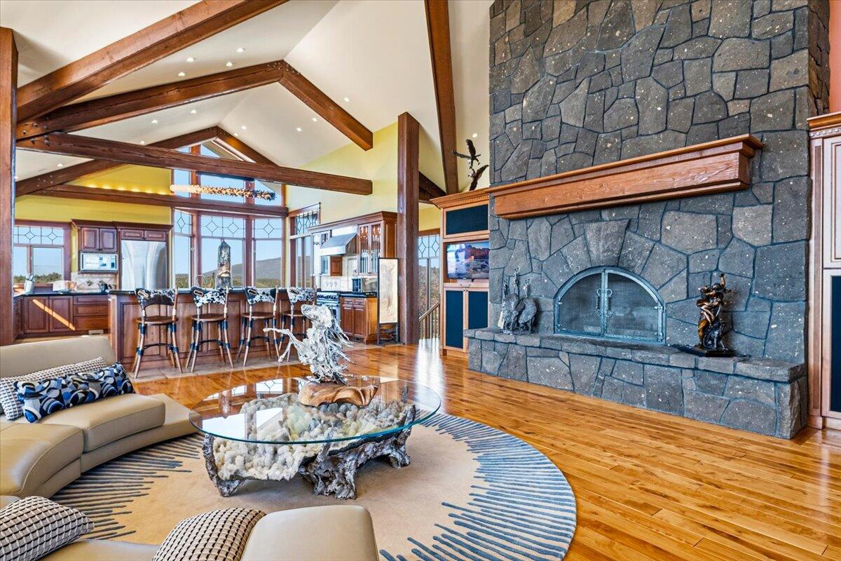 Powell Butte, Oregon, 97753, United States, 6 Bedrooms Bedrooms, ,5 BathroomsBathrooms,Residential,For Sale,2036948