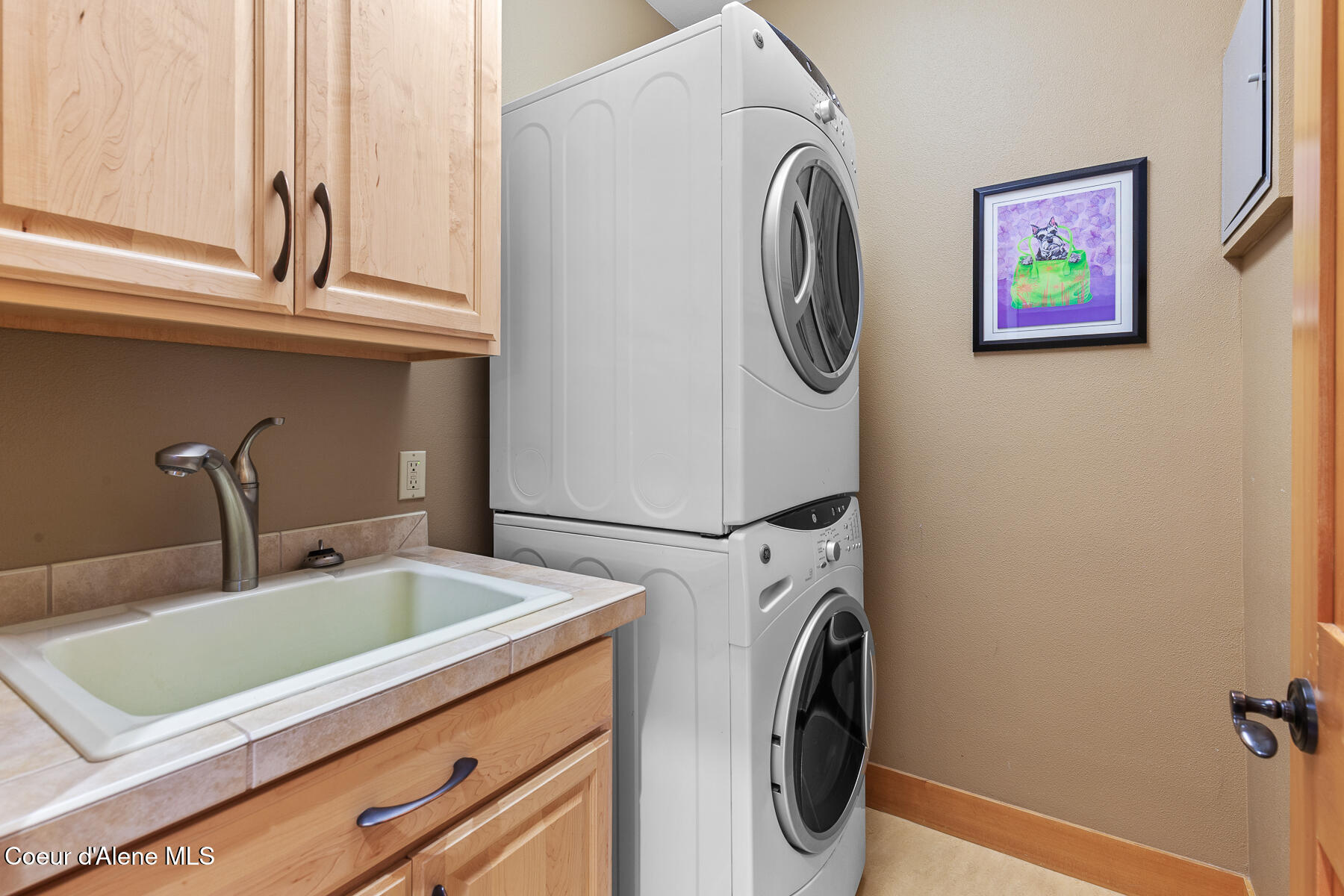 Coeur d'Alene, Idaho, 83814, United States, 2 Bedrooms Bedrooms, ,2 BathroomsBathrooms,Residential,For Sale,1974627