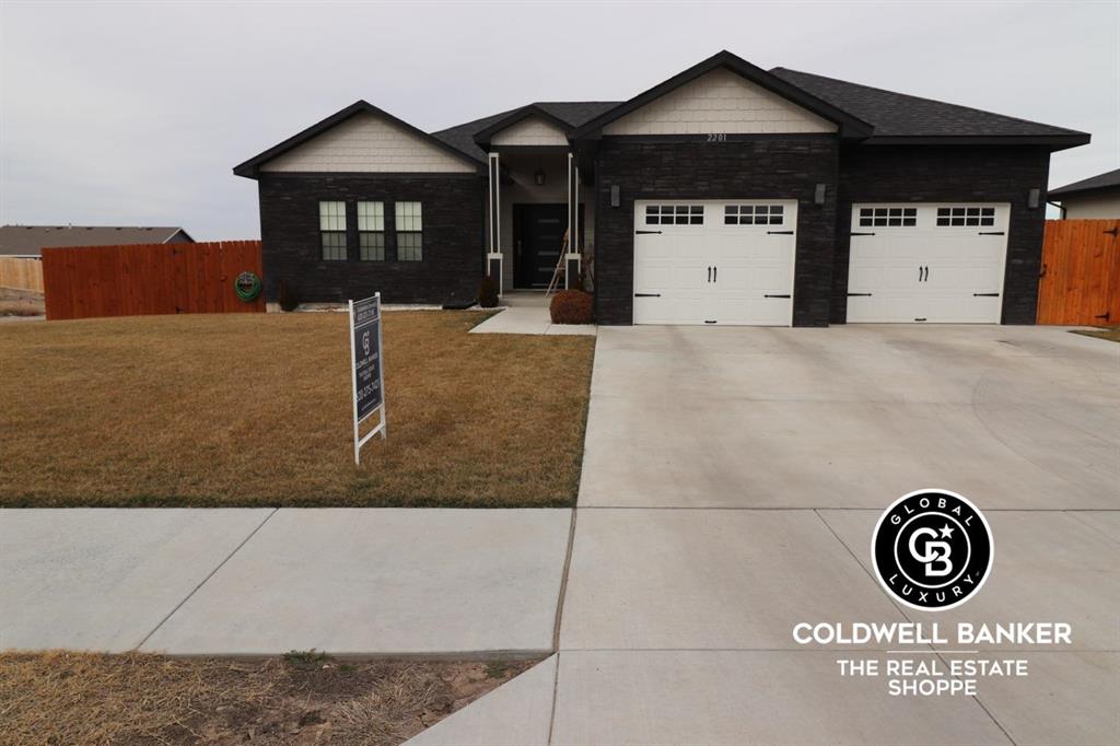 Garden City, Kansas, 67846, United States, 6 Bedrooms Bedrooms, ,3 BathroomsBathrooms,Residential,For Sale,1737851