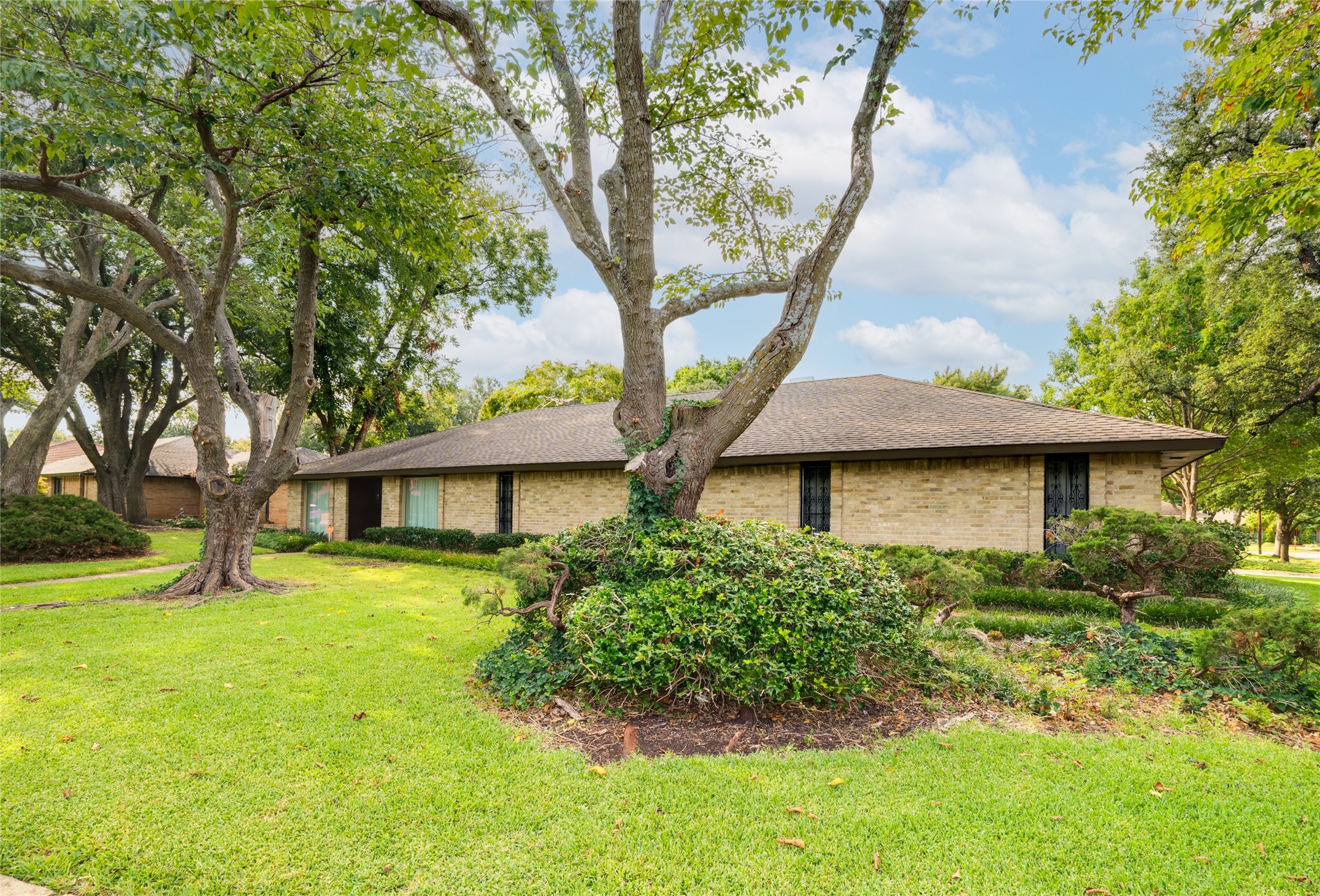 Dallas, Texas, 75244, United States, 4 Bedrooms Bedrooms, ,2 BathroomsBathrooms,Residential,For Sale,1991036