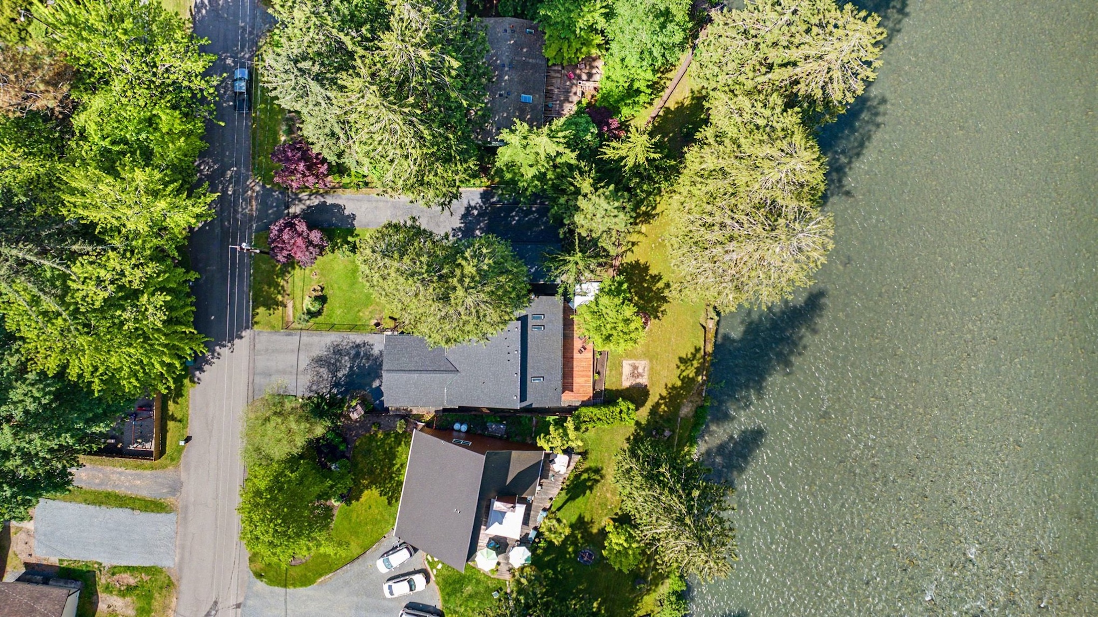  Charming Riverfront Home - 物件實景