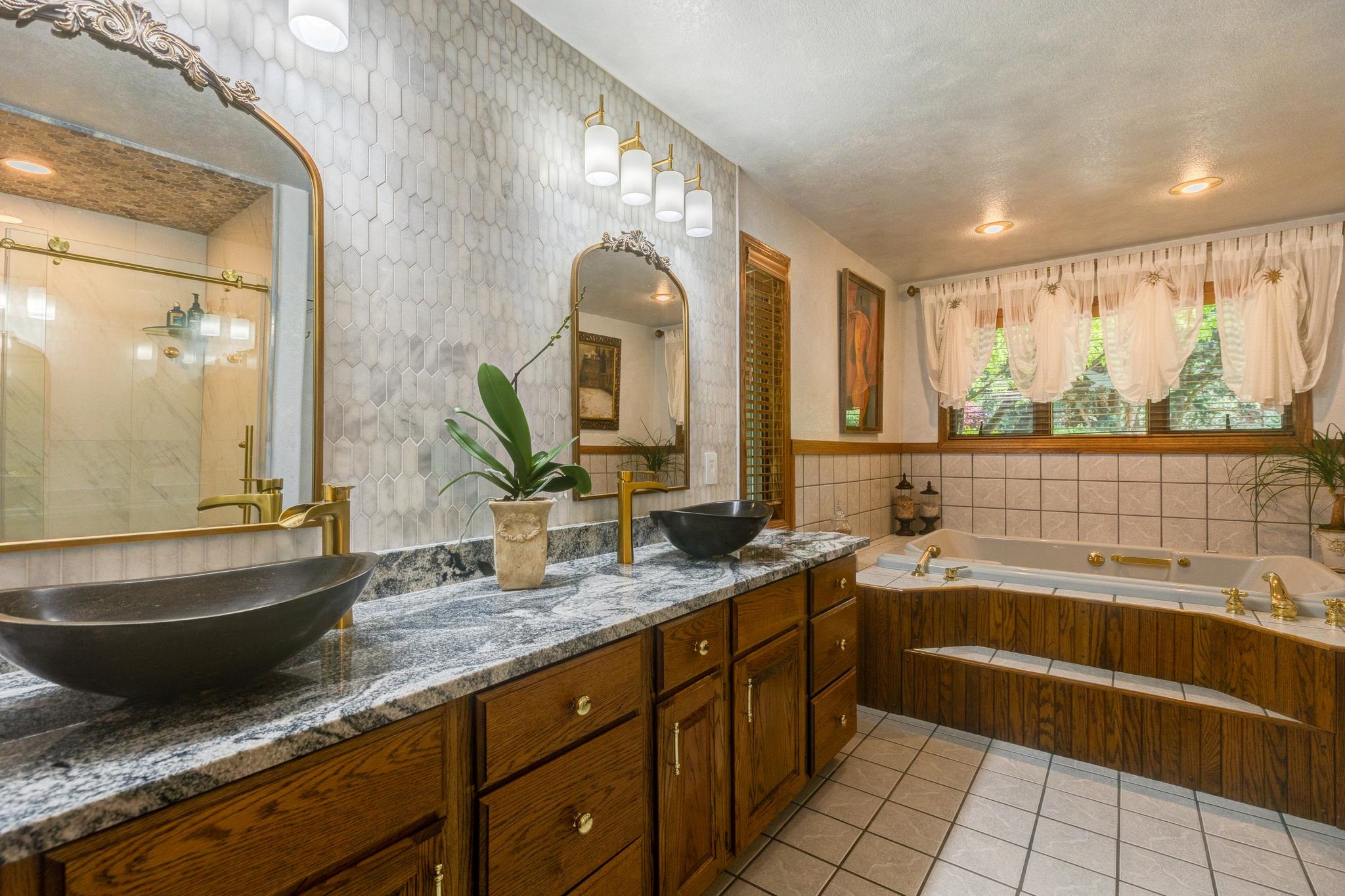 Abilene, Kansas, 67410, United States, 4 Bedrooms Bedrooms, ,4 BathroomsBathrooms,Residential,For Sale,1817702