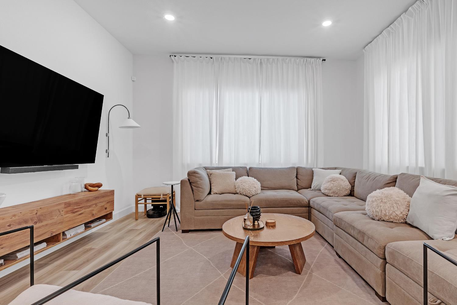 Sacramento, California, 95835, United States, 4 Bedrooms Bedrooms, ,3 BathroomsBathrooms,Residential,For Sale,1998262