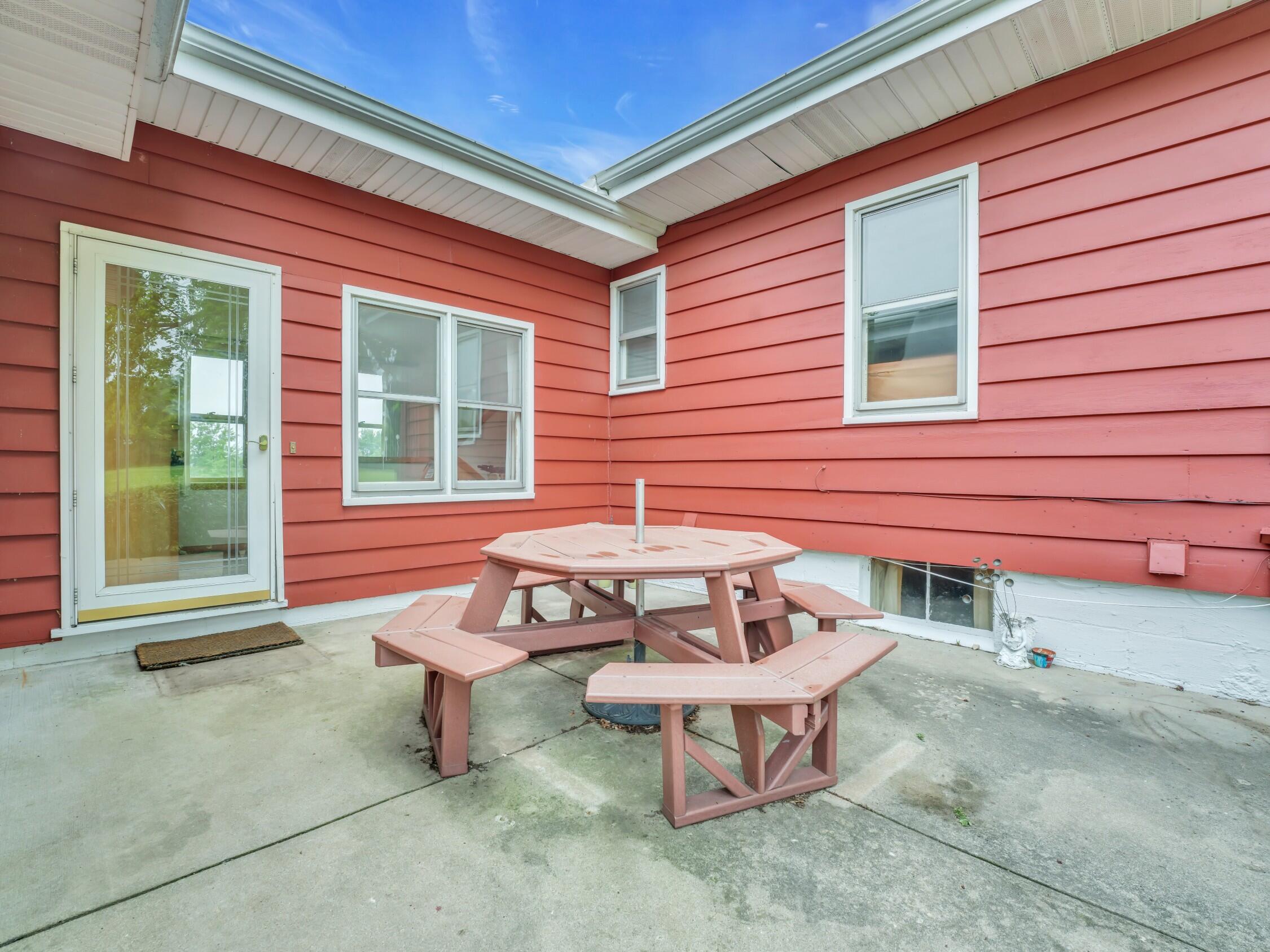 Whitewater, Wisconsin, 53190, United States, 5 Bedrooms Bedrooms, ,2 BathroomsBathrooms,Residential,For Sale,1877600