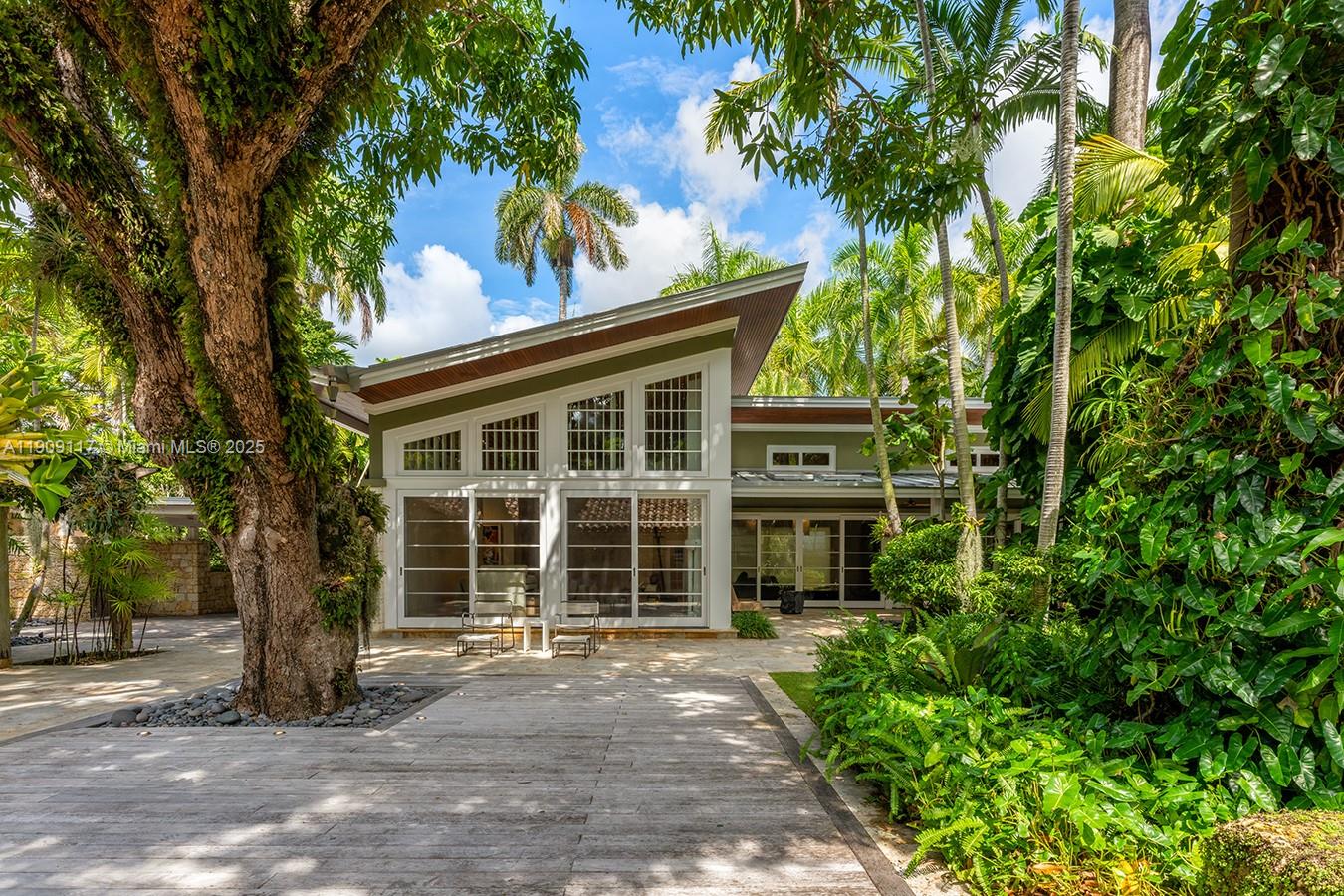 Miami, Florida, 33133, United States, 13 Bedrooms Bedrooms, ,18 BathroomsBathrooms,Residential,For Sale,1989288