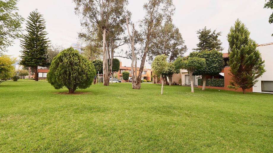 Morelia, Michoacán de Ocampo, 58090, Mexico, 6 Bedrooms Bedrooms, ,5 BathroomsBathrooms,Residential,For Sale,1917745