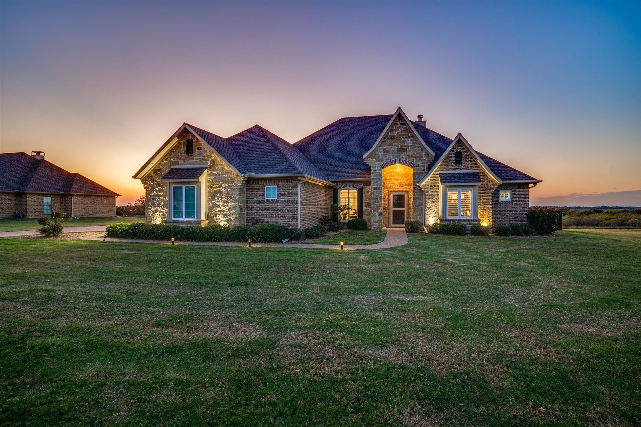 Oak Ridge, Texas, 75142, United States, 3 Bedrooms Bedrooms, ,3 BathroomsBathrooms,Residential,For Sale,1976084
