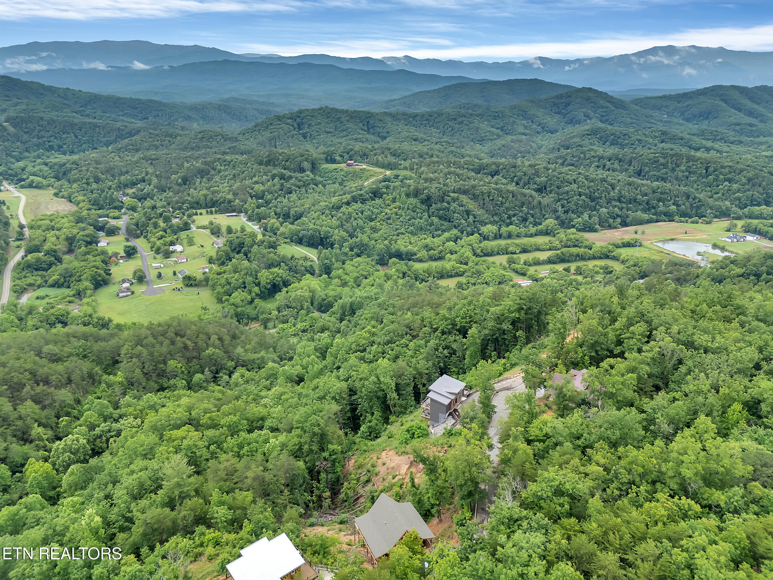 Sevierville, Tennessee, 37876, United States, 3 Bedrooms Bedrooms, ,4 BathroomsBathrooms,Residential,For Sale,1938196
