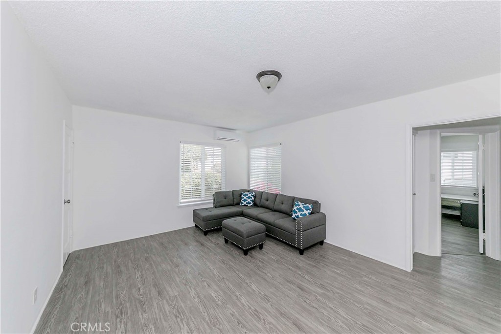 Los Angeles, California, 90007, United States, ,Residential,For Sale,1984452