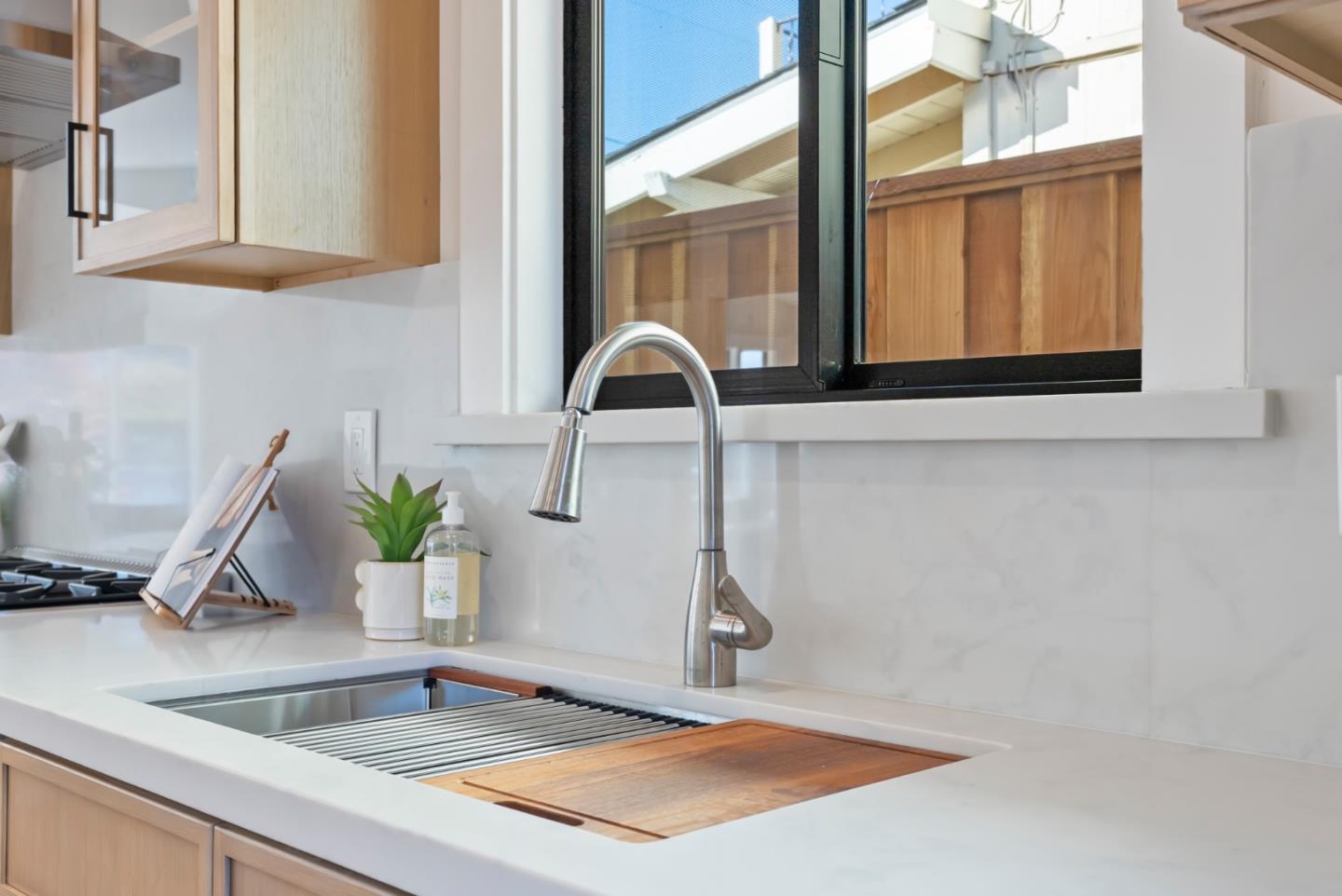 Capitola, California, 95010, United States, 2 Bedrooms Bedrooms, ,1 BathroomBathrooms,Residential,For Sale,1986205